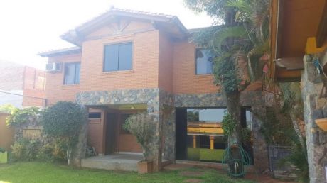 Amplia Casa De 6 Dormitorios - 3 Bloques Construidos 565 M2