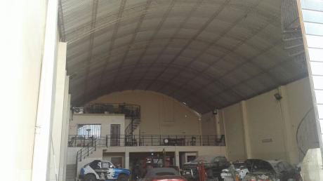Galpon Cerrado En Venta Zona Av Santos Dumont.