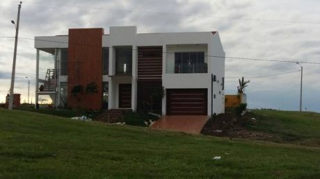 Hermoso Terreno Rodeado De Naturaleza,