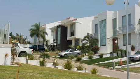 Casa En Venta En El Urubo