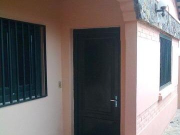 Casita En Villa Morra