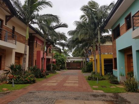 Alquilo Residencia En Bo Cerrado 3 Dormitorios En Suite Y Cocina