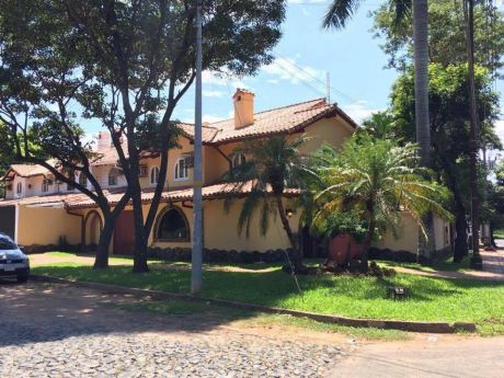 Vendo Casa En Excelente UbicaciÓn En Ycua Sati, Zona Colegio Goethe