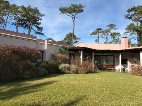 Excelente Casa En Paradas. Para Vivir Y/o Descansar. Parque. Piscina