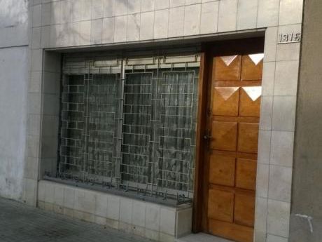 Buena Casa,2 O 3 Dormitorios.barrio Aguada