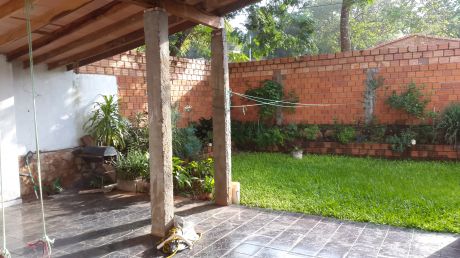 En Venta Amplia Casa En Villa Elisa