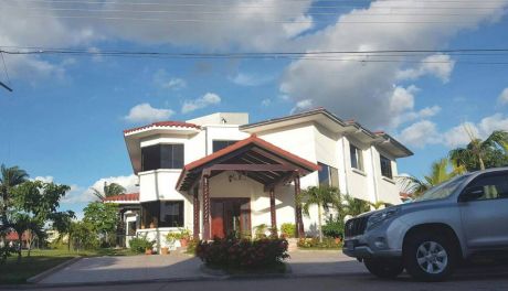Casa En Venta En El Urubo