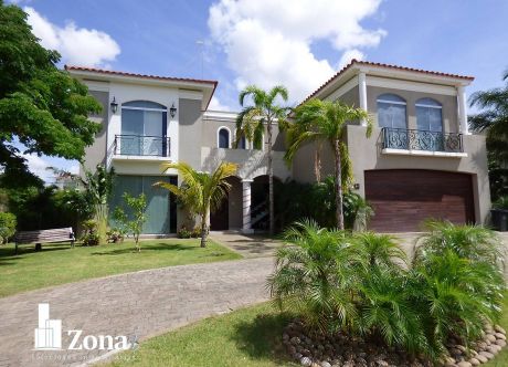 Hermosa Casa En Zona Las Palmas