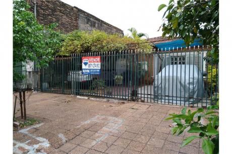 Casa En Barrio Obrero, Cerca De Todo!