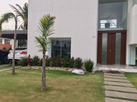 Hermosa Casa Zona Urubo