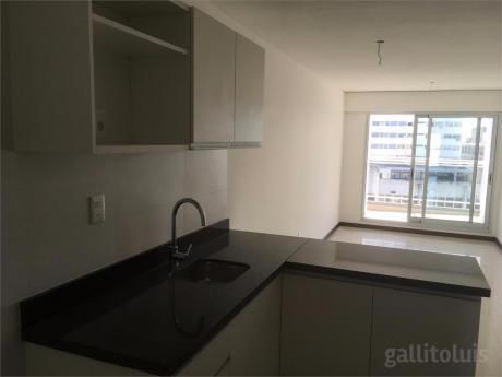 Gran Apartamento, Ideal Para Oficina Y Vivienda!. 18 De Julio Y Eduardo Acevedo.