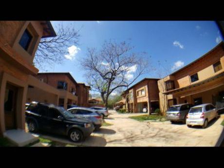 Tierra Inmobiliaria Vende- Hermosa Casa En Barrio Cerrado! Zona Pinedo!