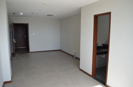 Oficina De Lujo En Urubo Business Center.