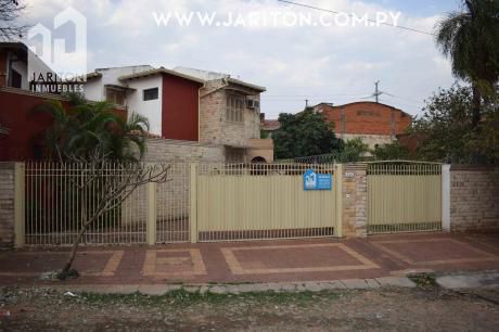 Amplia Casa En Lambare
