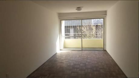 Alquiler De Apartamento 3 Dormitorios En Barrio Sur, Montevideo