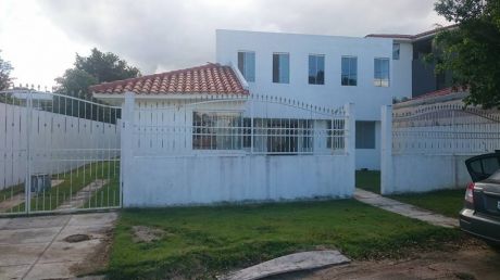Amplia Casa En Alquiler