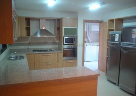 Departamento De Primer Nivel Zona Santa Teresa (2.000 Usd)