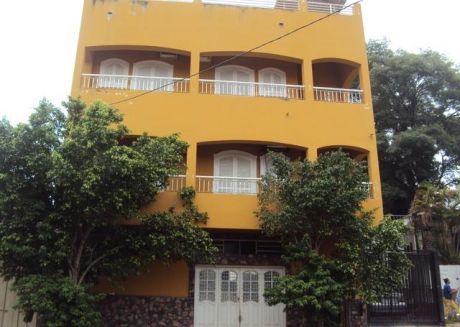 Alquilo Edificio De 3 Pisos A 5 Cuadras De Gral Santos Y 7 De Felix Bogado