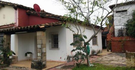 Casa En Esquina Con Salon Comercial Sobre Avda En Barrio Sajonia