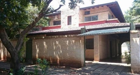 Hermosa Casa, En San Lorenzo, Barrio San Miguel, Calle Libertad!!!