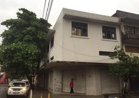 Edificio En Pleno Centro Sobre Chile Y Piribebuy