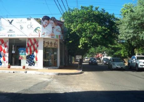 En Villa Morra DetrÁs Del Shopping Mcal Lopez Alquilo Elegante SalÓn En Esquina