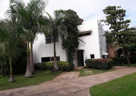 Vendo O Alquilo Hermosa Casa En BotÁnica 5