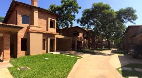 Servin Bienes Raíces Vende Hermosas Casas En Zona Pinedo!!