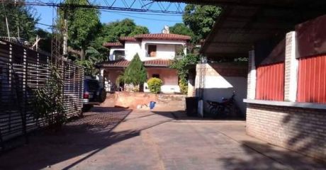Linda Residencia Con Gran Patio
