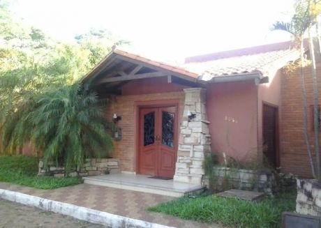 Hermosa Residencia En Fernando De La Mora, Zona Sur