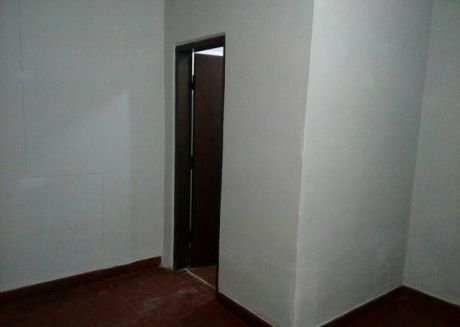 En Alquiler Salon Comercial En El Centro De San Lorenzo !