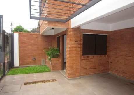 Alquilo Duplex En Barrio Herrera.