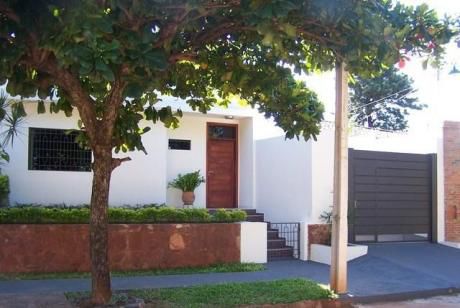 Lambare ( Hermosa Casa ,casi A Estrenar ) Gral Santos Y Pirizal