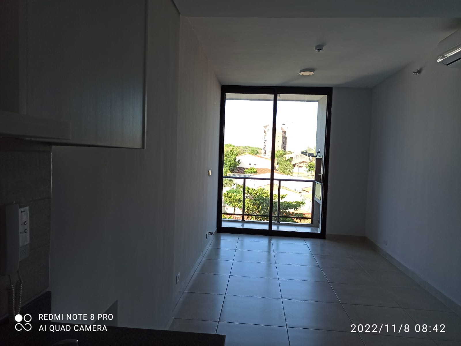 ¡Exclusivo! Alquilo Moderno Departamento de 1 Dormitorio en el Prestigioso Barrio Mburucuyá. — foto 2