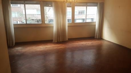 Apartamento 3 Dormitorios C/garage En Pocitos.