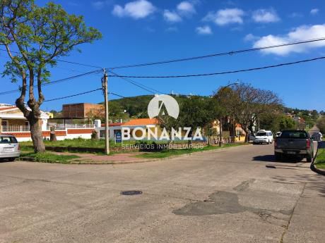 Terreno Esquina En Venta De 394 M², Piriápolis, Zona Céntrica