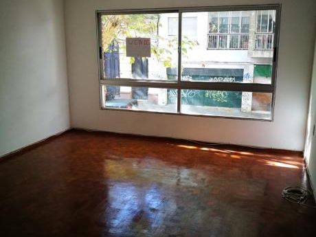 Apartamento Al Frente Dos Dormitorios Con Terraza Amplia.