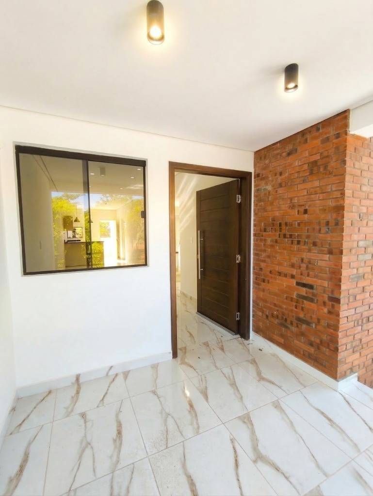 Alquilo departamento 3 dormitorios 95 m² en Loma Merlo - Luque — foto 3