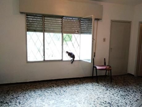 Casa Con 3 Dormitorios Y Cochera