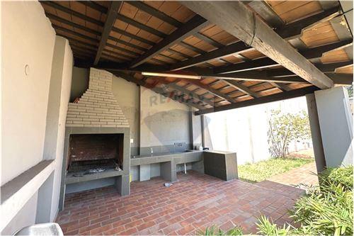 ALQUILO LOCAL COMERCIAL CON OFICINAS Y PATIO — foto 2