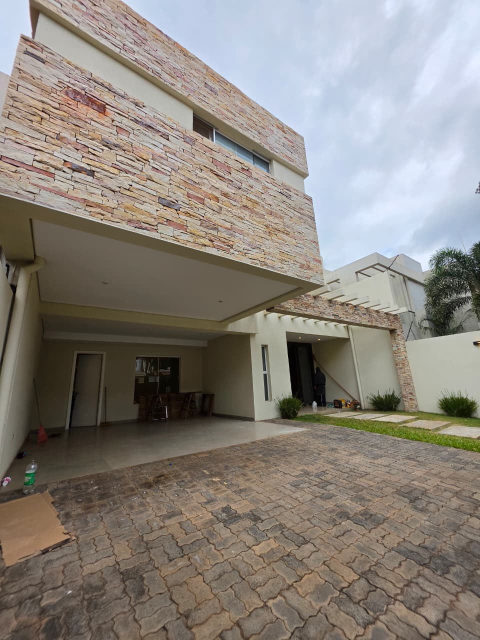 Casa en alquiler en Mburucuyá
