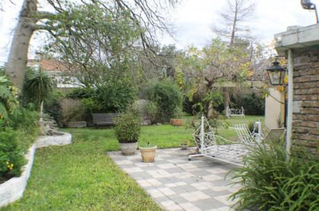 Sólida Casa En Gran Parque De 879 M2, 3 Dorm, Estar, Parrillero, Imperdible!