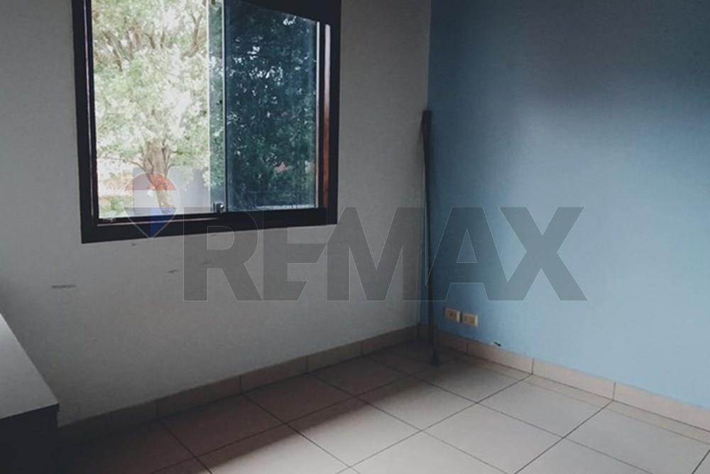 Alquiler de Amplio Inmueble con Patio en Lambaré — foto 2