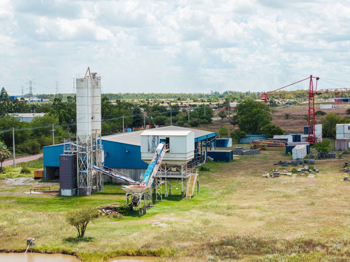 VENTA - Fábrica y Planta Industrial de Hormigón - Villa Hayes — foto 2