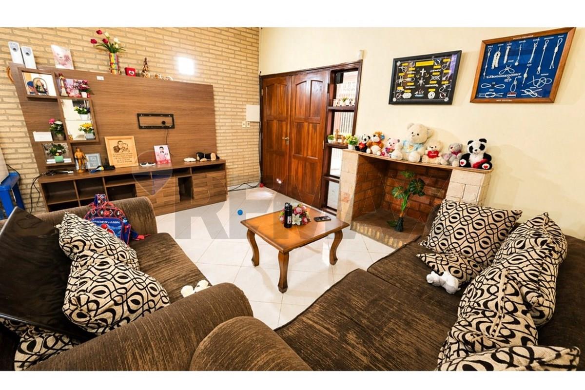 VENDO HERMOSA RESIDENCIA EN CAPIATA CON PISCINA