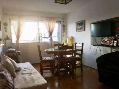 Venta De Apartamento 2 Dormitorios Con Garage En Pocitos Nuevo , Montevideo