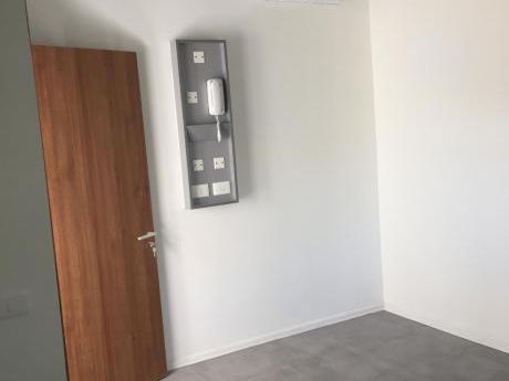 Oficinas O Consultorios A Pasos De Shopping