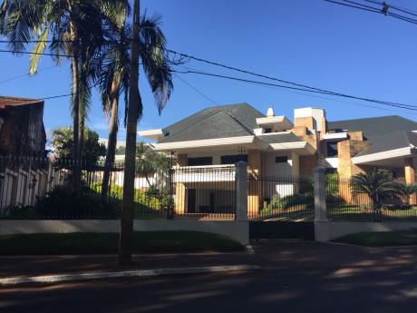 Vendo Residencia En Barrio Boquerón Frente Al Lago De La República