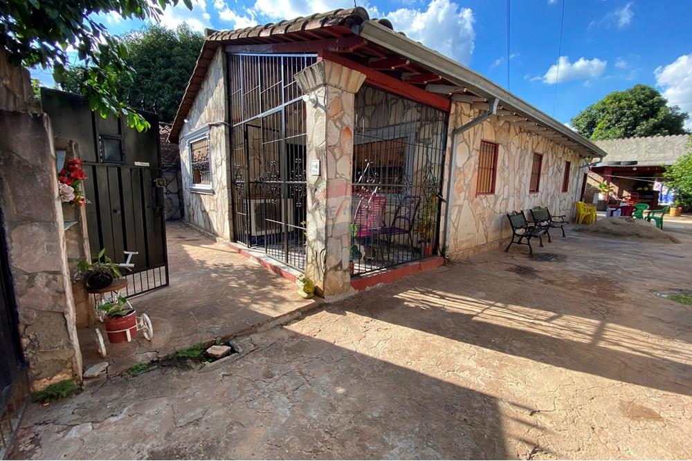 Vendo Casa En Laurelty Con Renta Activa  A Cuadras De La Ruta San Lorenzo-luque — foto 3