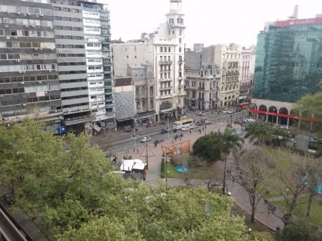 Piso 10, Al Frente Con Vista A Plaza Del Entrevero!
